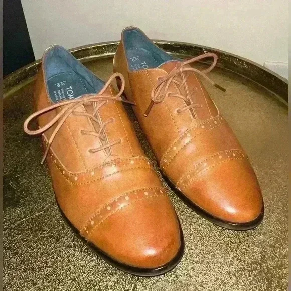 TOMS Oxford Lace-up Dress Shoe in Brown Leather - Picture 2 of 11